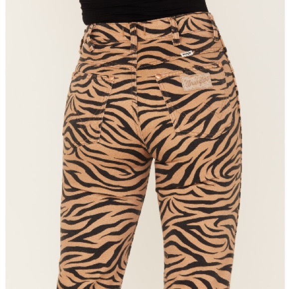 Wrangler nwt Tiger print tan black denim Wild West high rise straight crop jeans - Picture 11 of 11